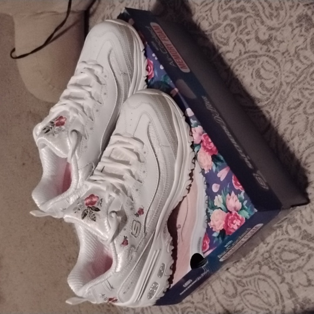 NWT SKECHERS D' Lites 8W Floral New With Box
